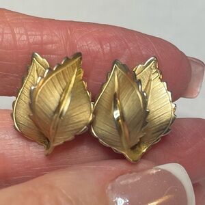 1960s Signed Giovanni Textured Gold Leaf Clip-On Earrings